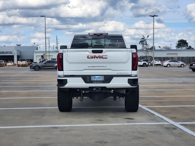 GMC Sierra 2500HD Denali Crew Cab 4WD SB 2024