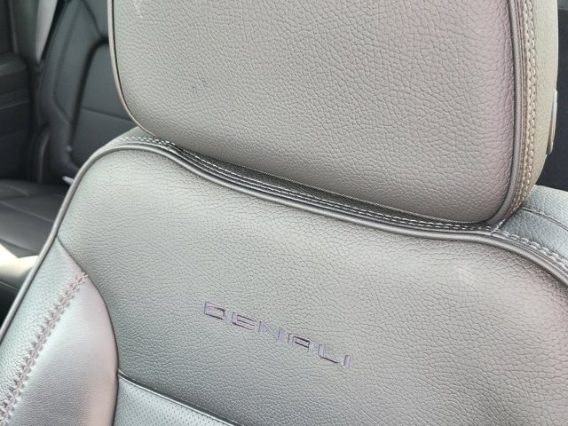 GMC Sierra 2500HD Denali Crew Cab 4WD SB 2024