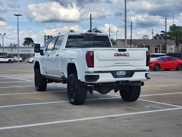 GMC Sierra 2500HD Denali Crew Cab 4WD SB 2024