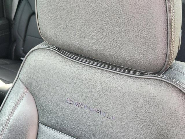 GMC Sierra 2500HD Denali Crew Cab 4WD SB 2024