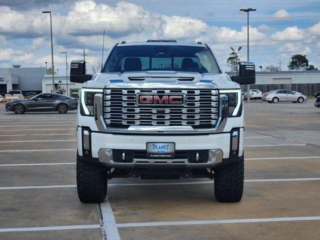 GMC Sierra 2500HD Denali Crew Cab 4WD SB 2024