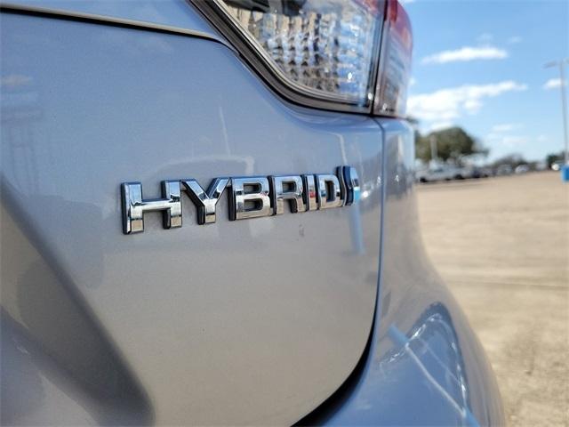 Toyota Corolla LE Hybrid 2022