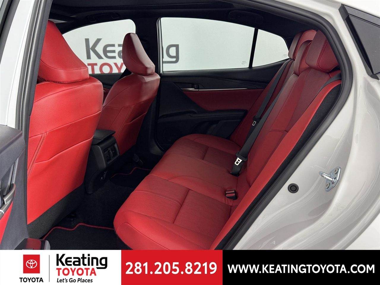 Toyota Camry Hybrid XLE 2026