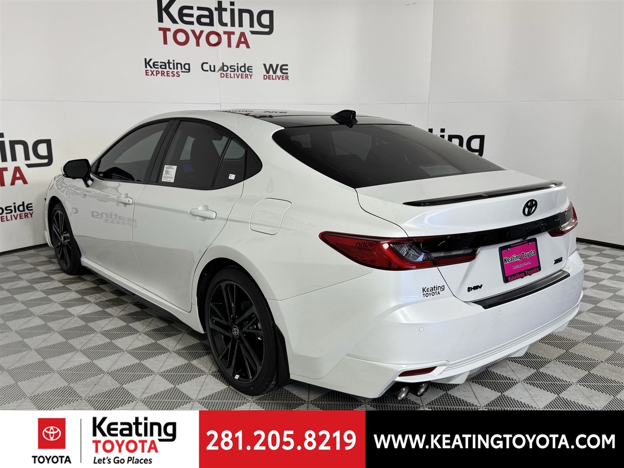 Toyota Camry Hybrid XLE 2026