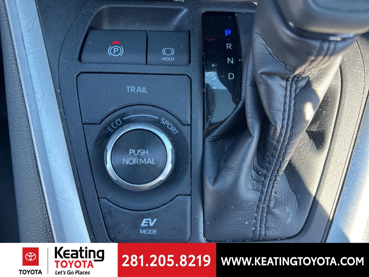 Toyota RAV4 Hybrid XLE 2025