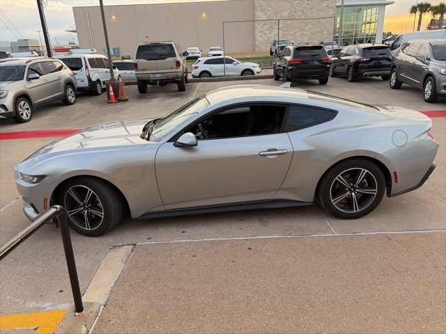 Ford Mustang EcoBoost Coupe 2024
