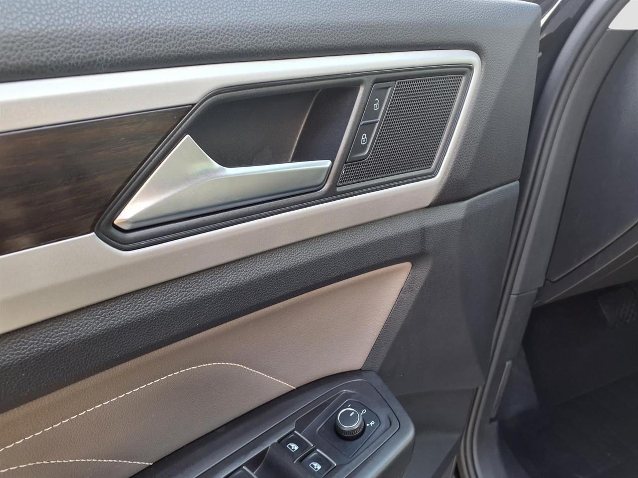 Volkswagen Atlas V6 SE w/Technology 4MOTION 2023