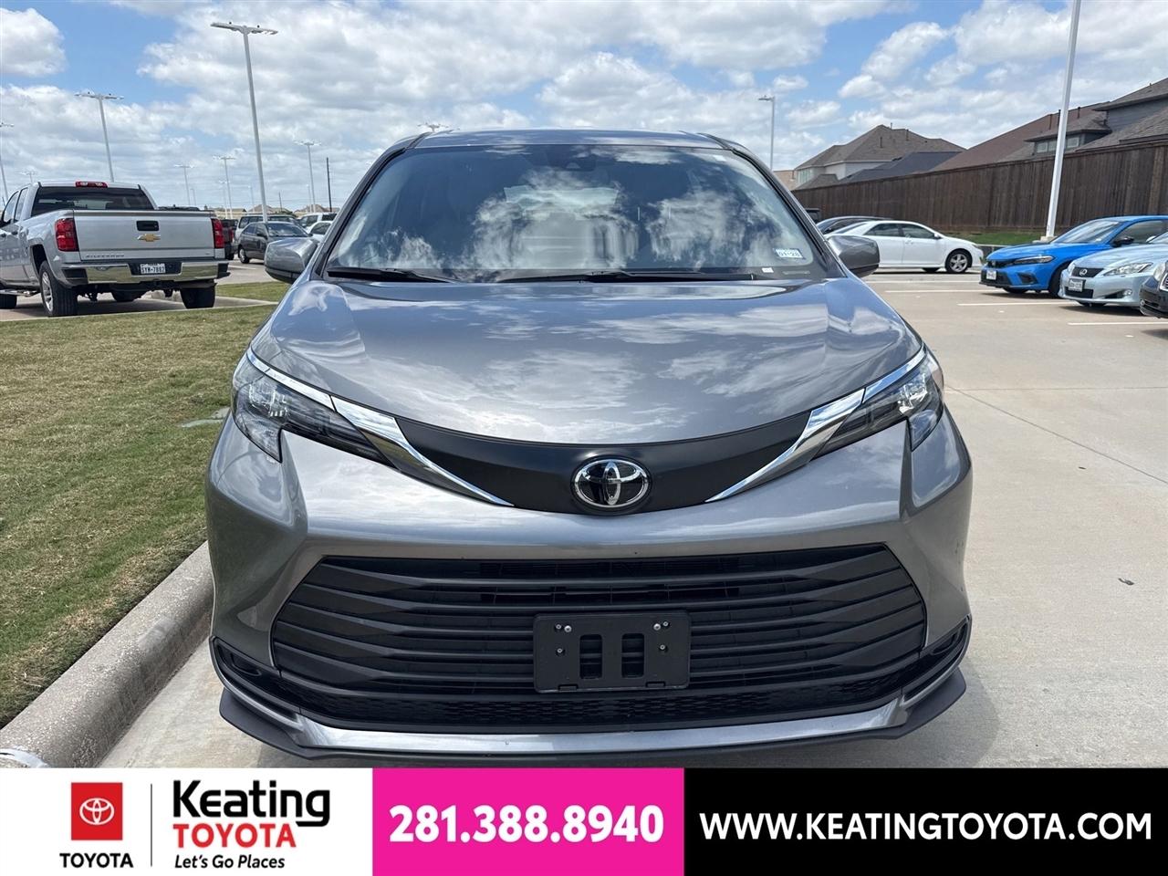 Toyota Sienna LE 8-Passenger 2026