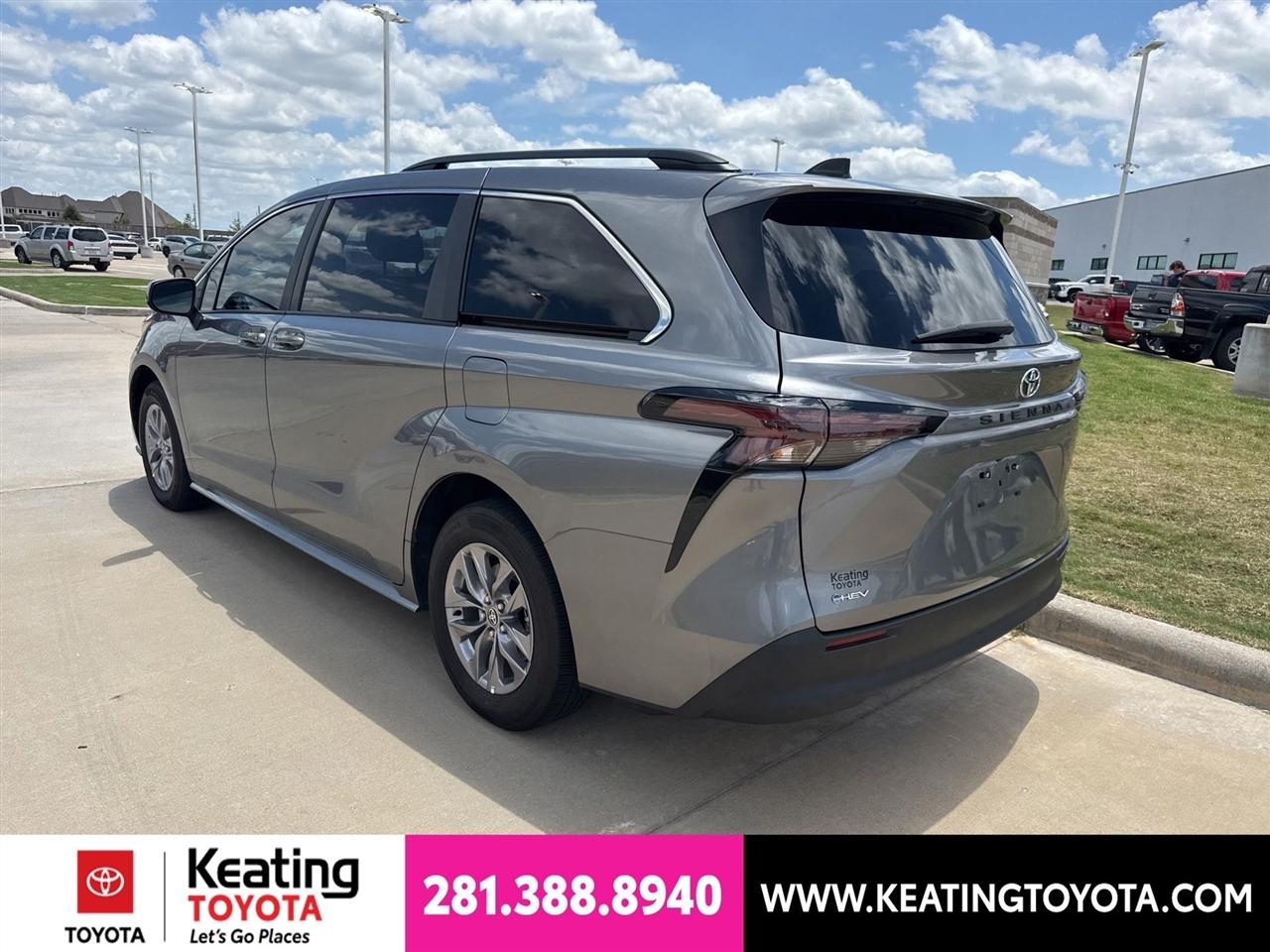 Toyota Sienna LE 8-Passenger 2026