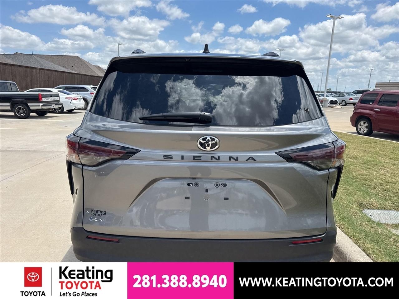 Toyota Sienna LE 8-Passenger 2026
