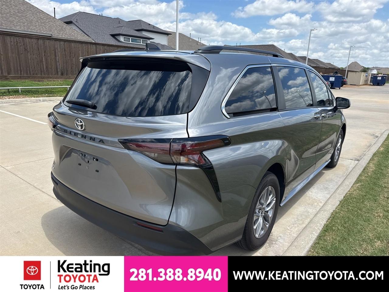 Toyota Sienna LE 8-Passenger 2026