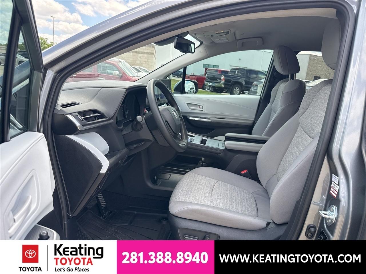 Toyota Sienna LE 8-Passenger 2026