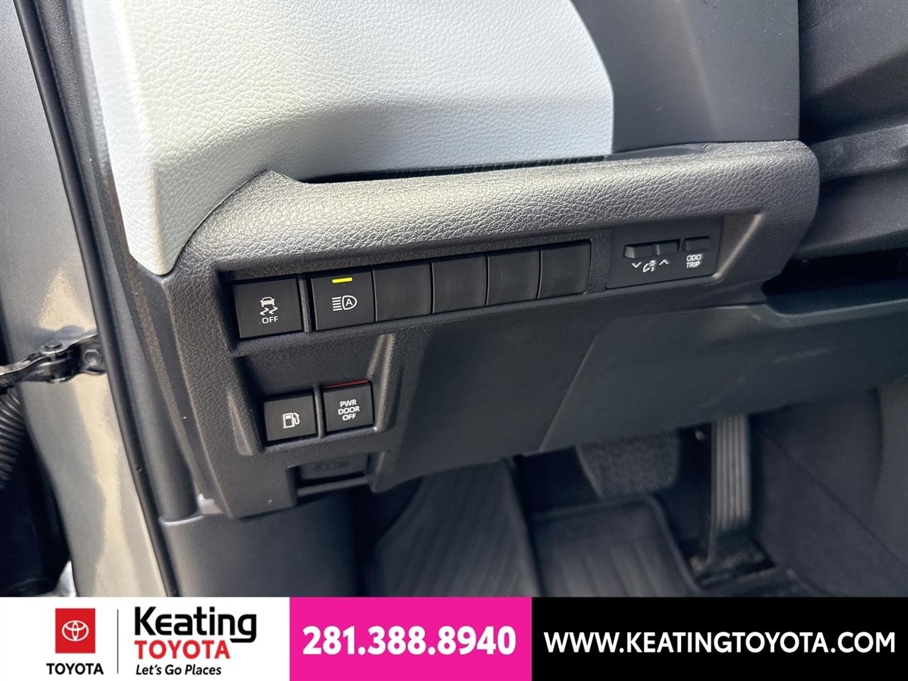 Toyota Sienna LE 8-Passenger 2026