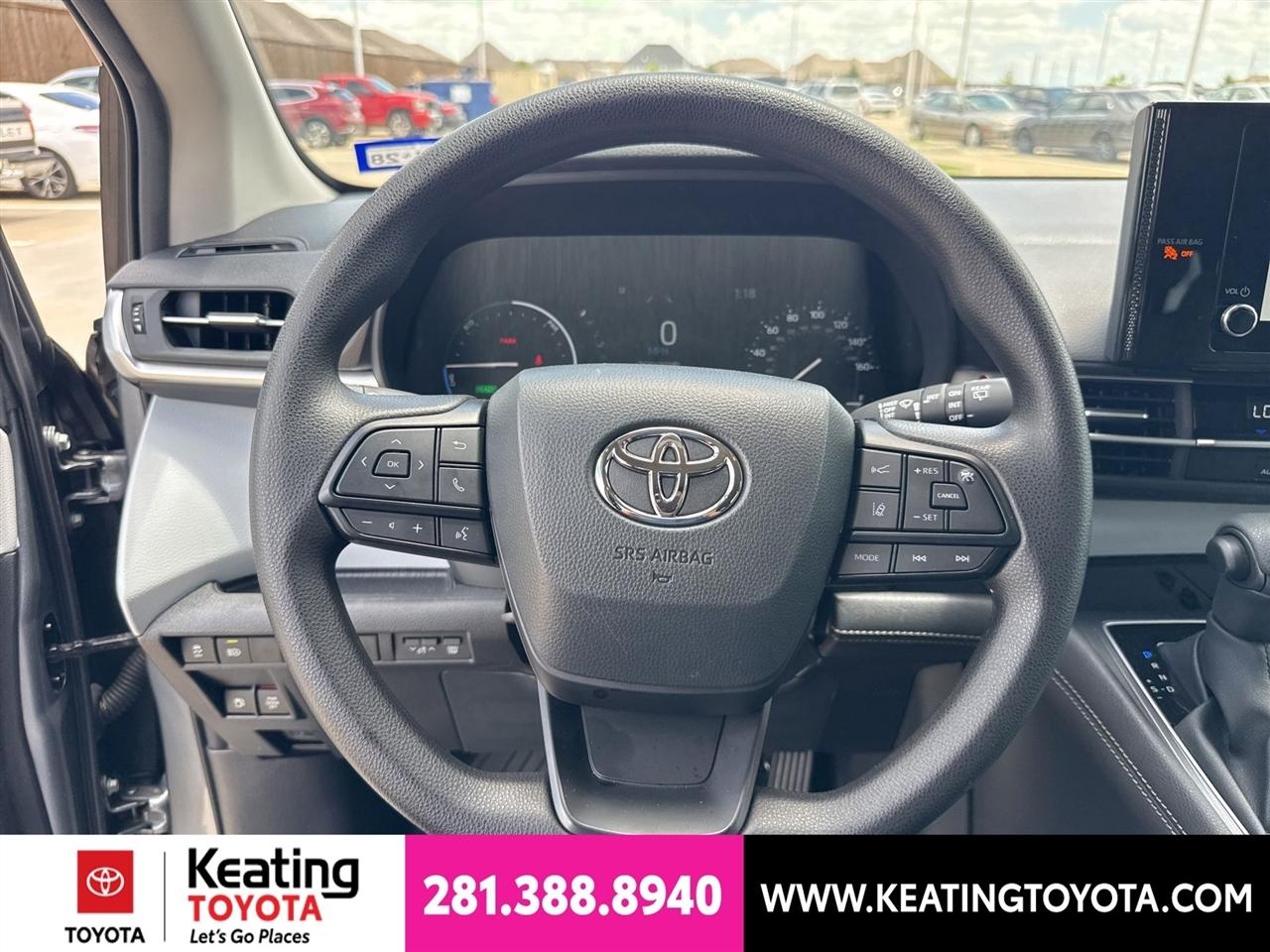 Toyota Sienna LE 8-Passenger 2026