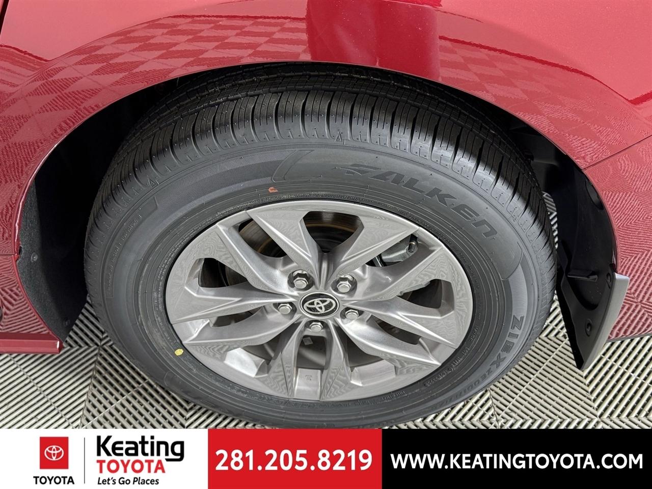 Toyota Sienna XLE 7-Passenger 2026