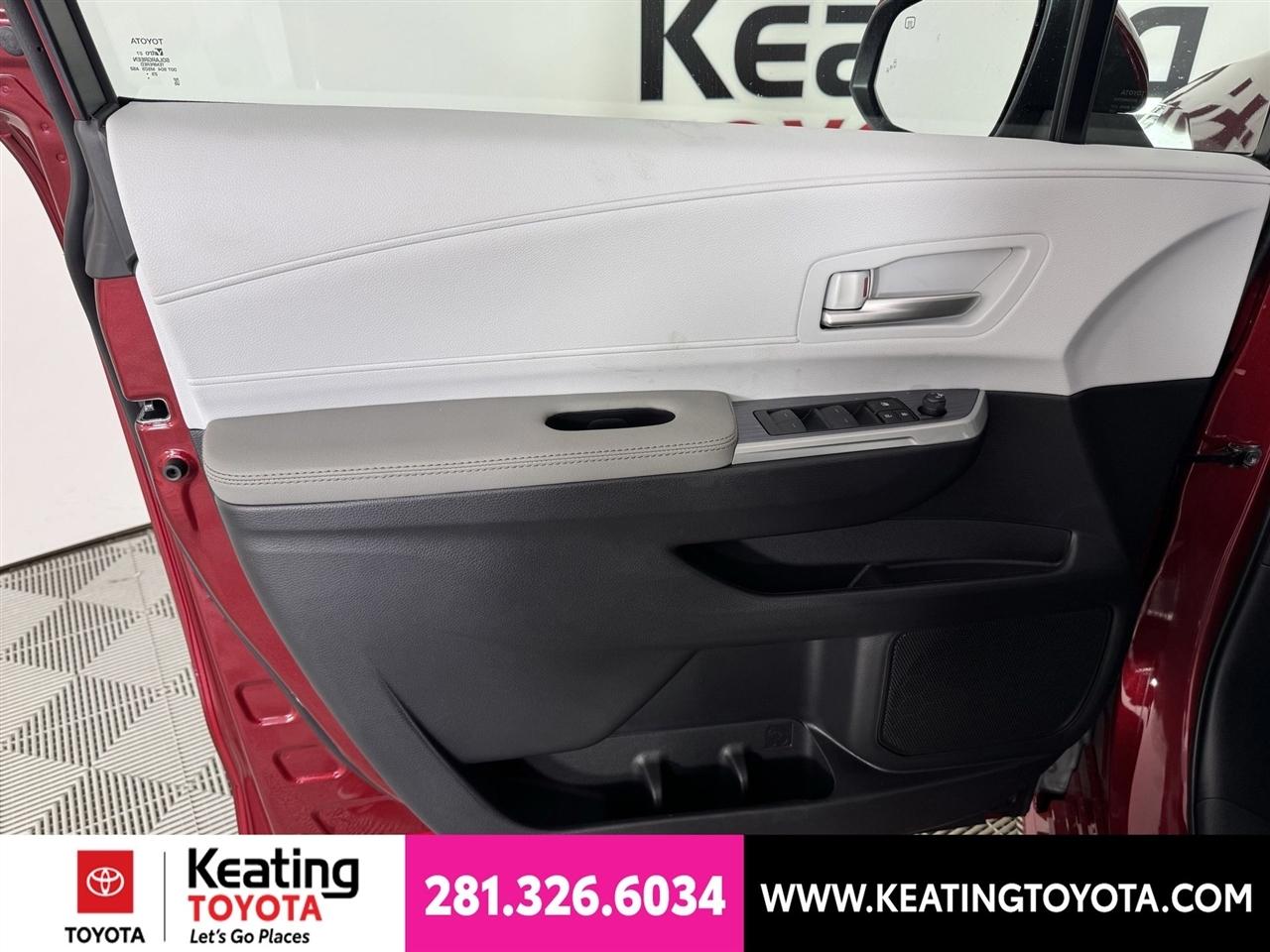 Toyota Sienna XLE 7-Passenger 2026