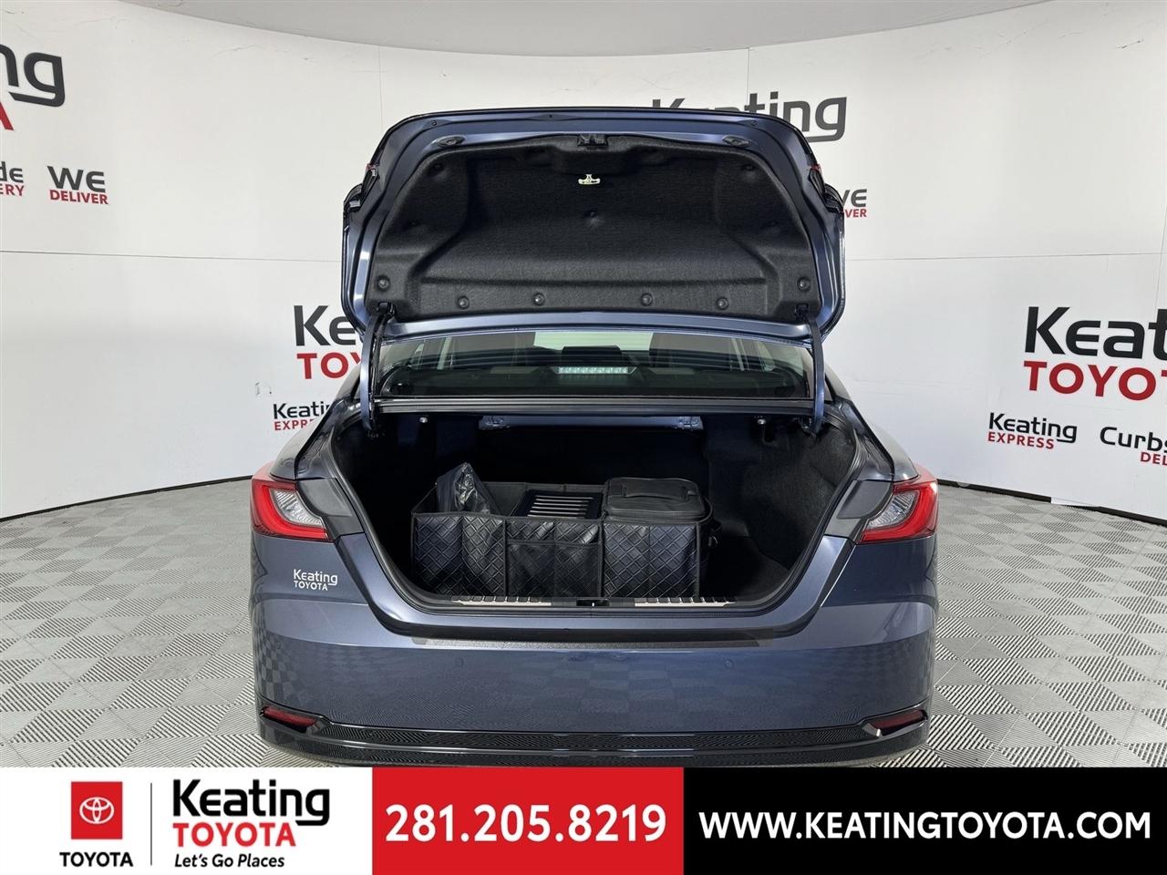 Toyota Camry Hybrid XLE 2026