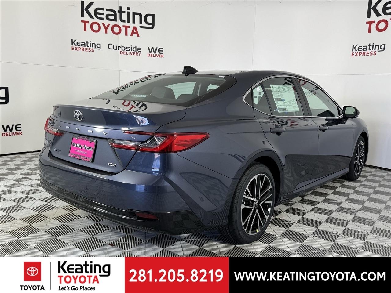 Toyota Camry Hybrid XLE 2026