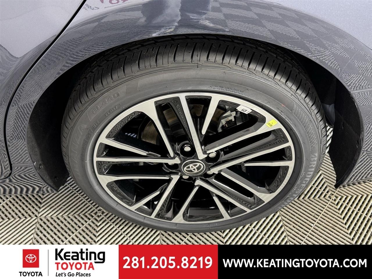 Toyota Camry Hybrid XLE 2026