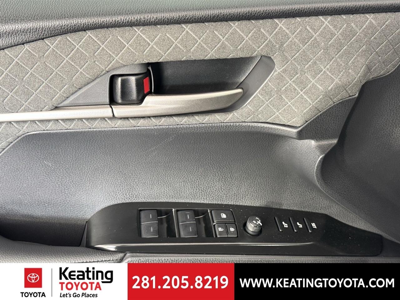 Toyota Camry Hybrid XLE 2026