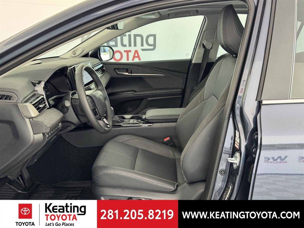 Toyota Camry Hybrid XLE 2026