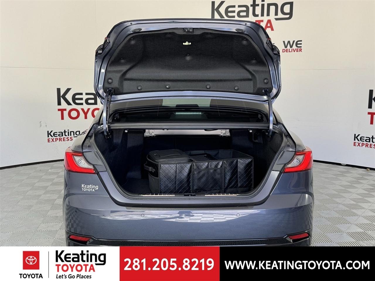 Toyota Camry Hybrid XLE 2026