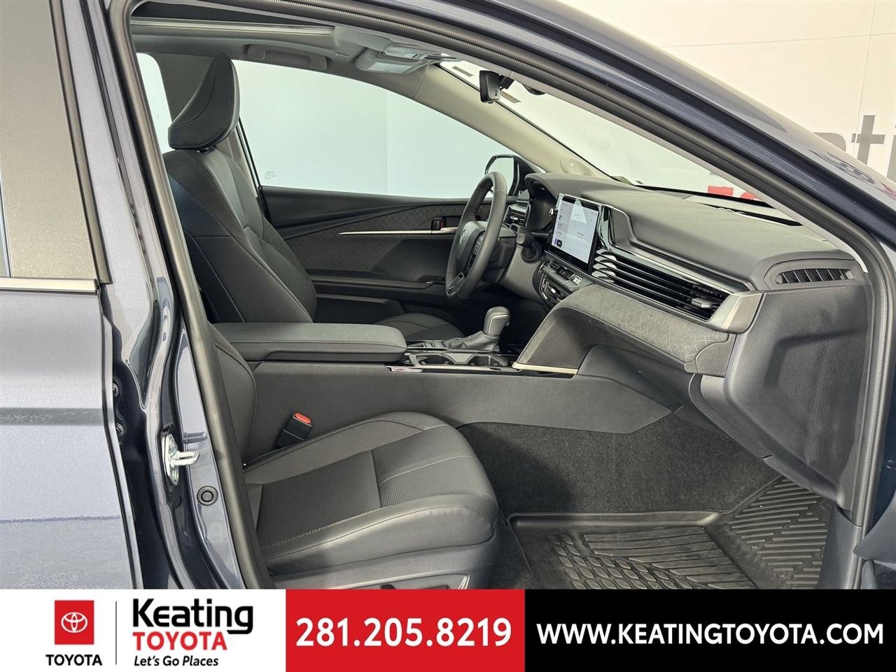 Toyota Camry Hybrid XLE 2026