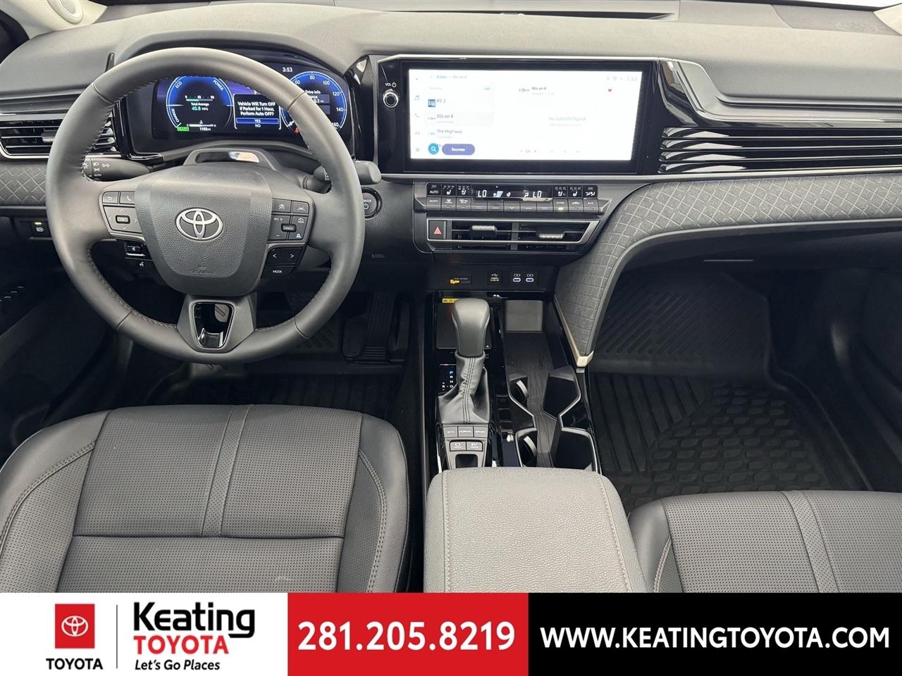 Toyota Camry Hybrid XLE 2026