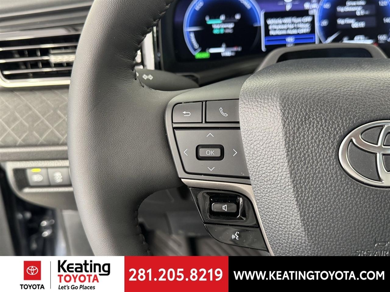 Toyota Camry Hybrid XLE 2026