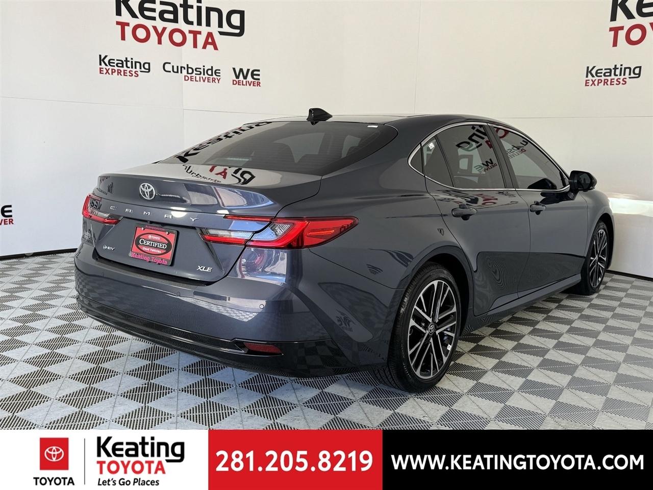 Toyota Camry Hybrid XLE 2026