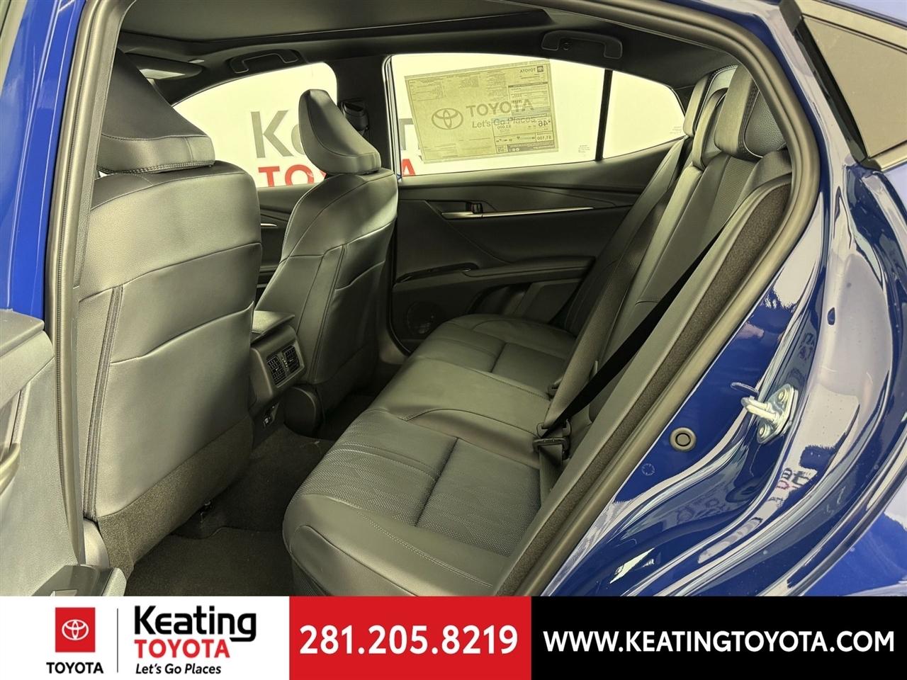 Toyota Camry Hybrid XLE 2026