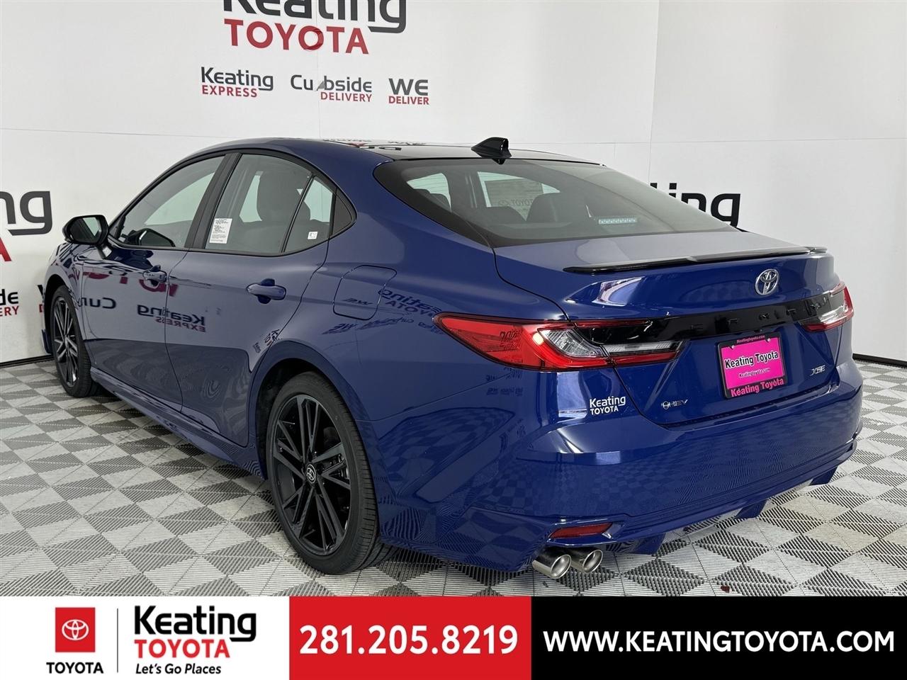 Toyota Camry Hybrid XLE 2026