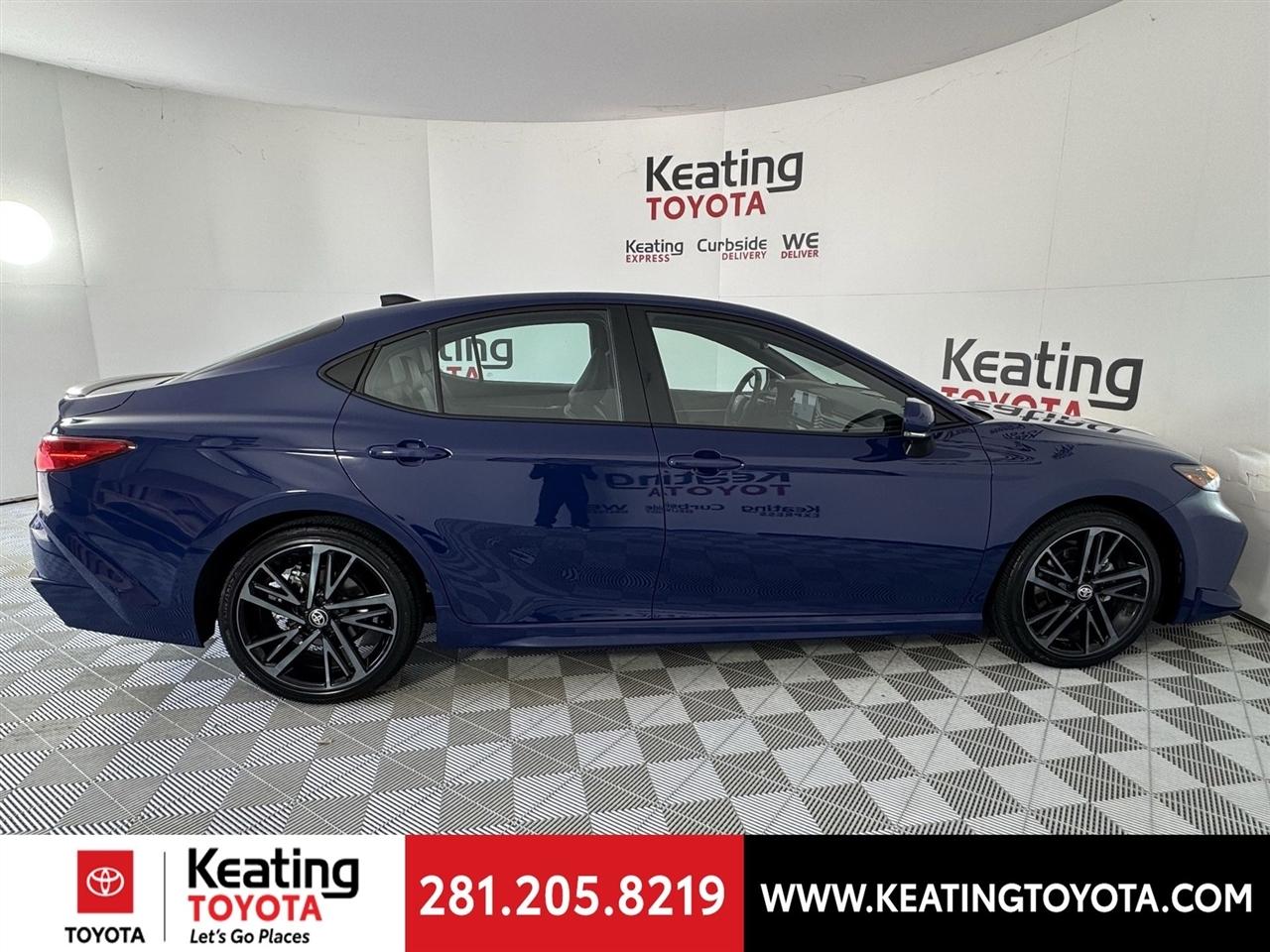 Toyota Camry Hybrid XLE 2026