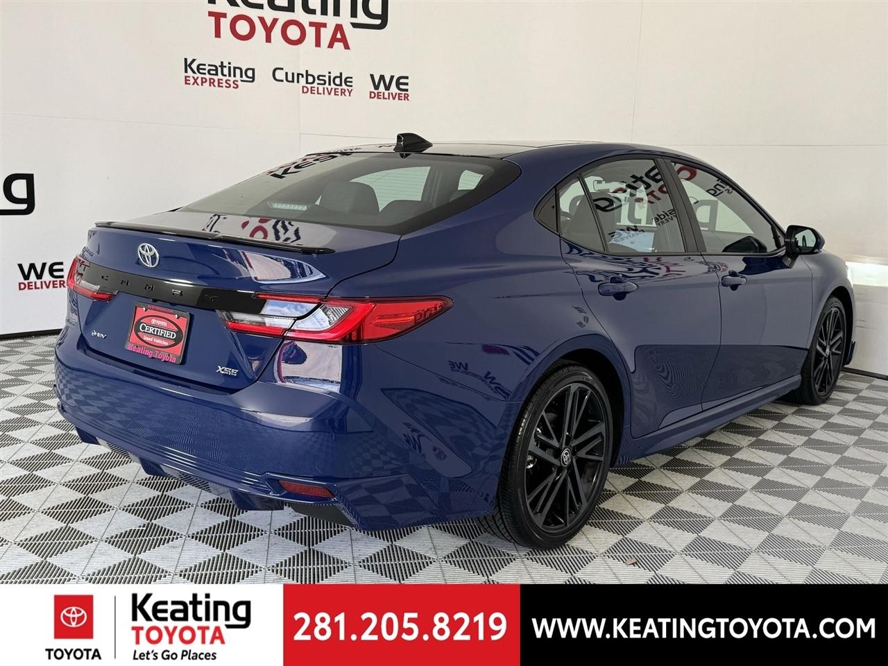 Toyota Camry Hybrid XLE 2026