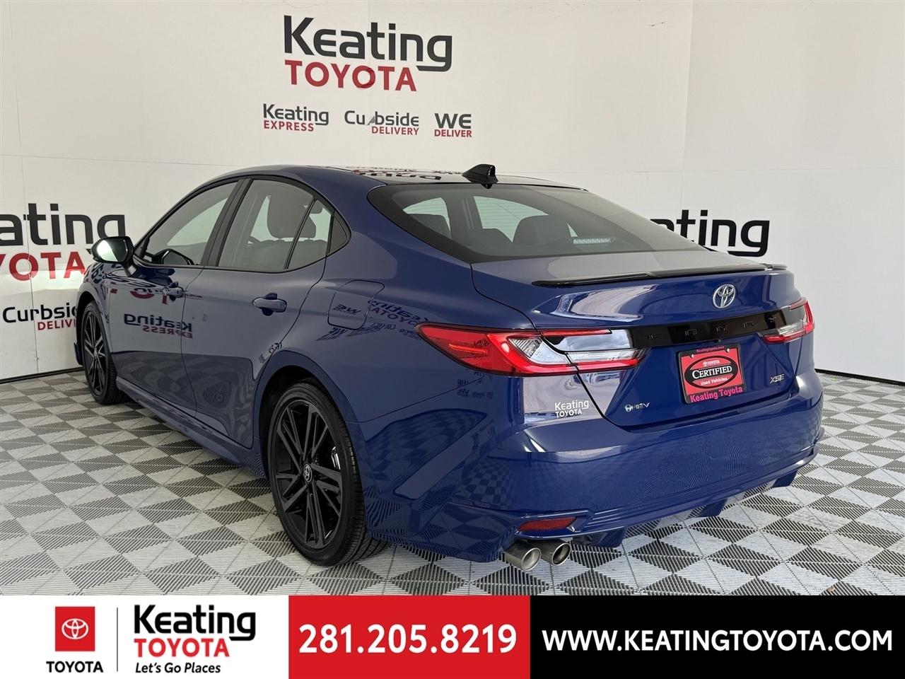 Toyota Camry Hybrid XLE 2026