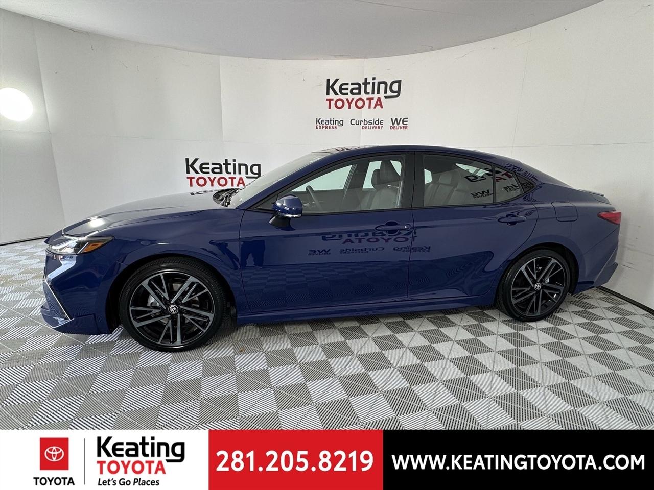 Toyota Camry Hybrid XLE 2026