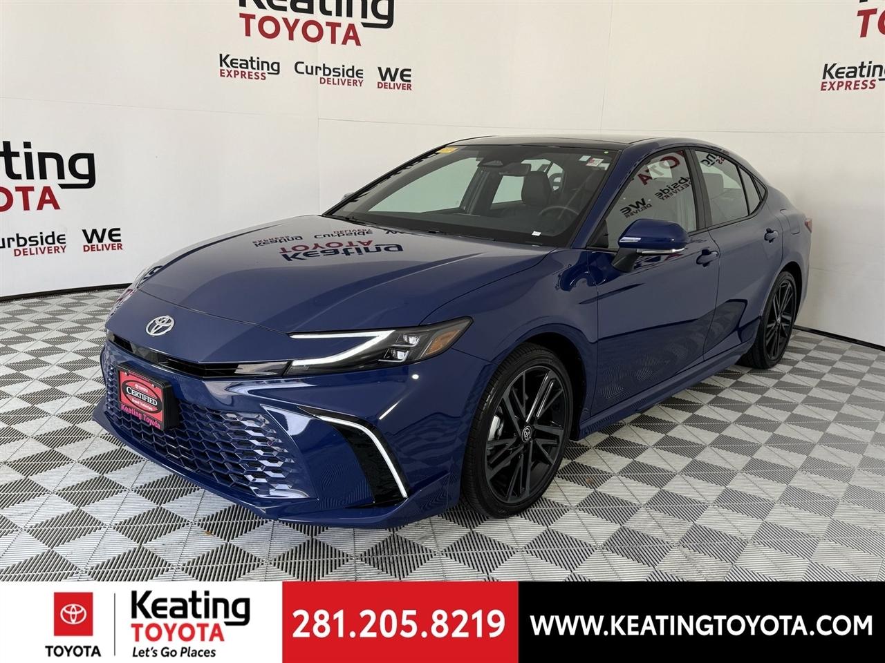 Toyota Camry Hybrid XLE 2026