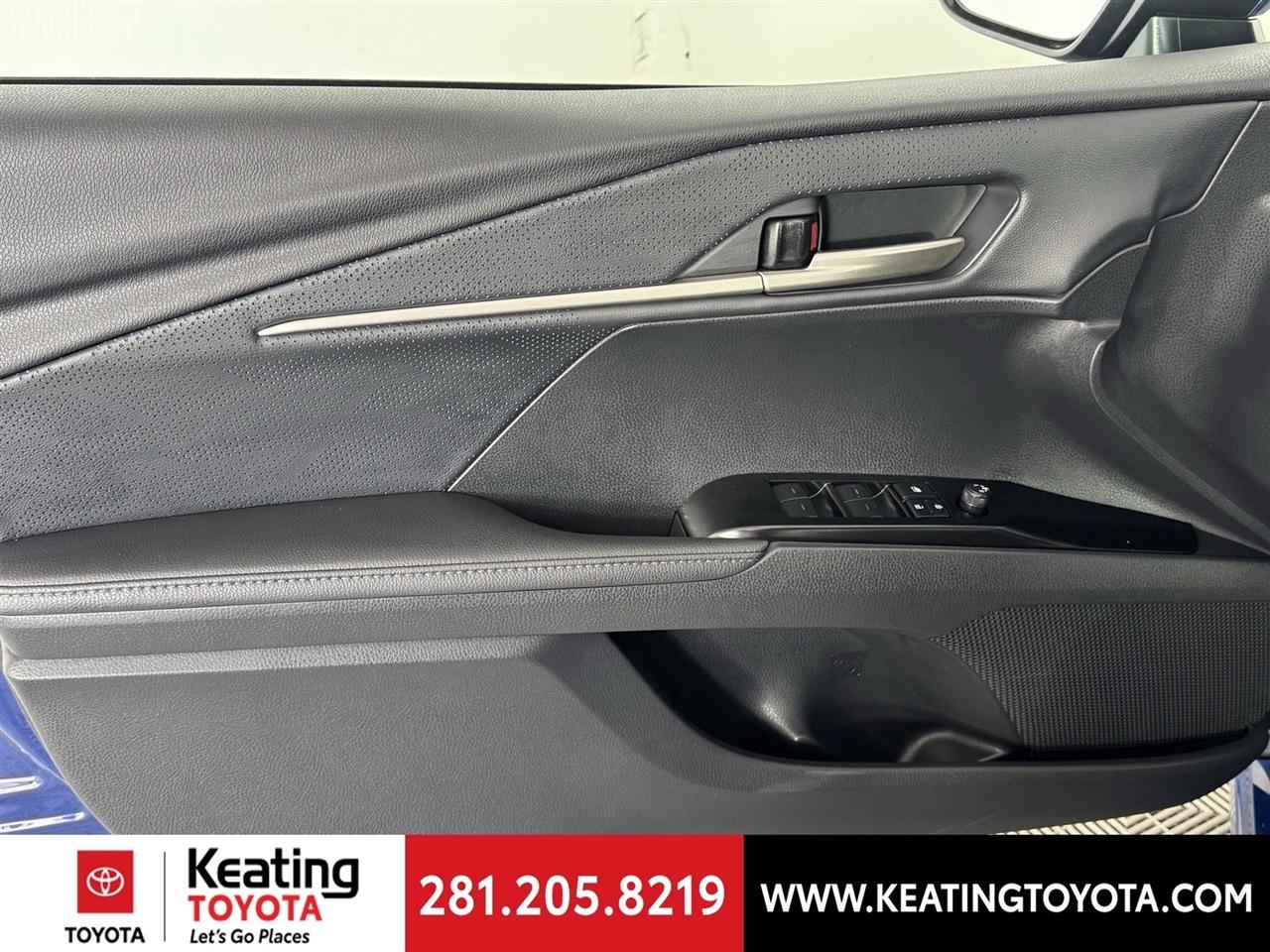 Toyota Camry Hybrid XLE 2026