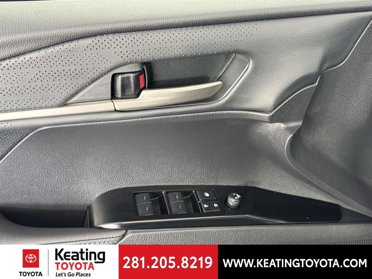 Toyota Camry Hybrid XLE 2026