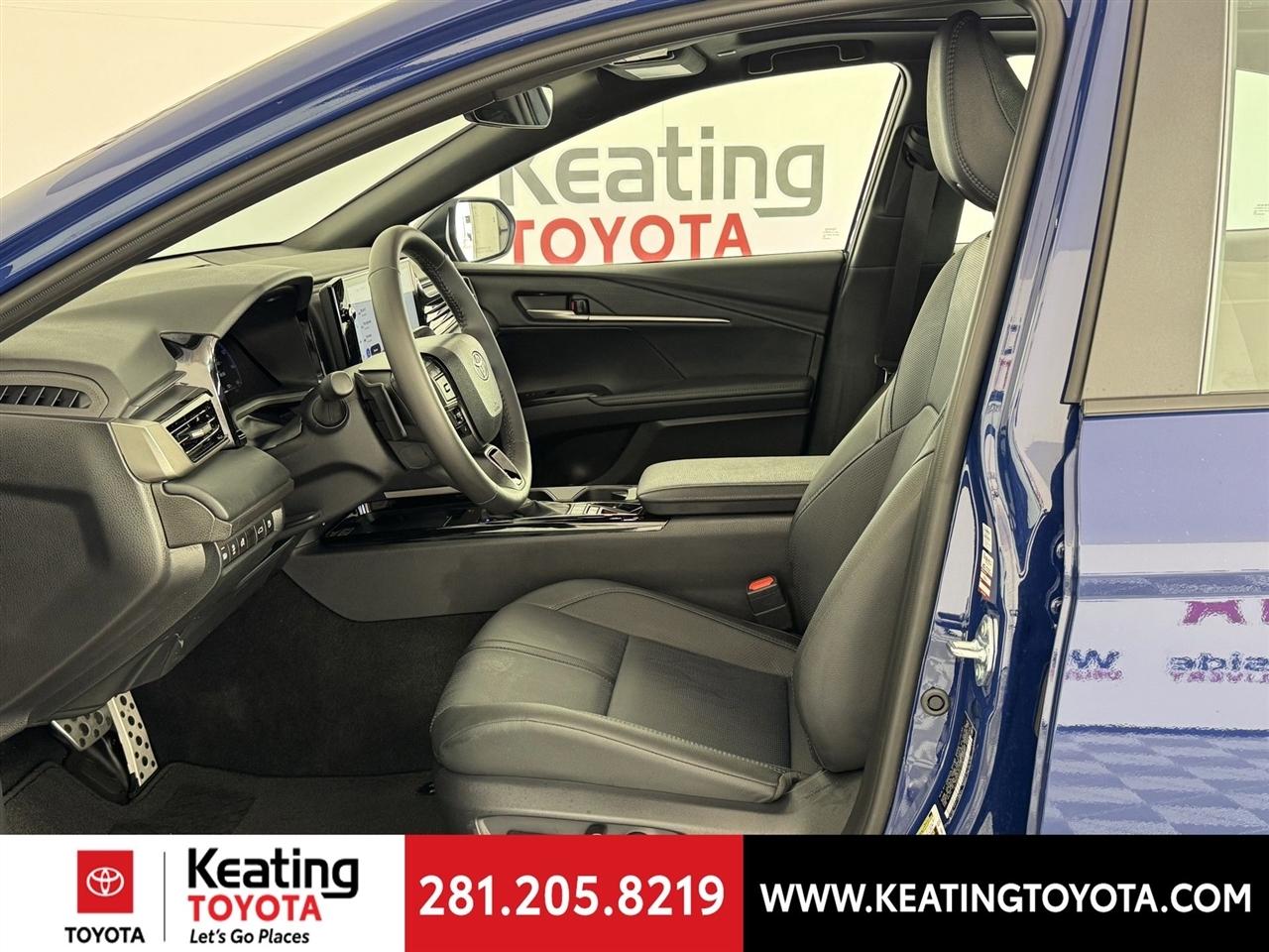 Toyota Camry Hybrid XLE 2026