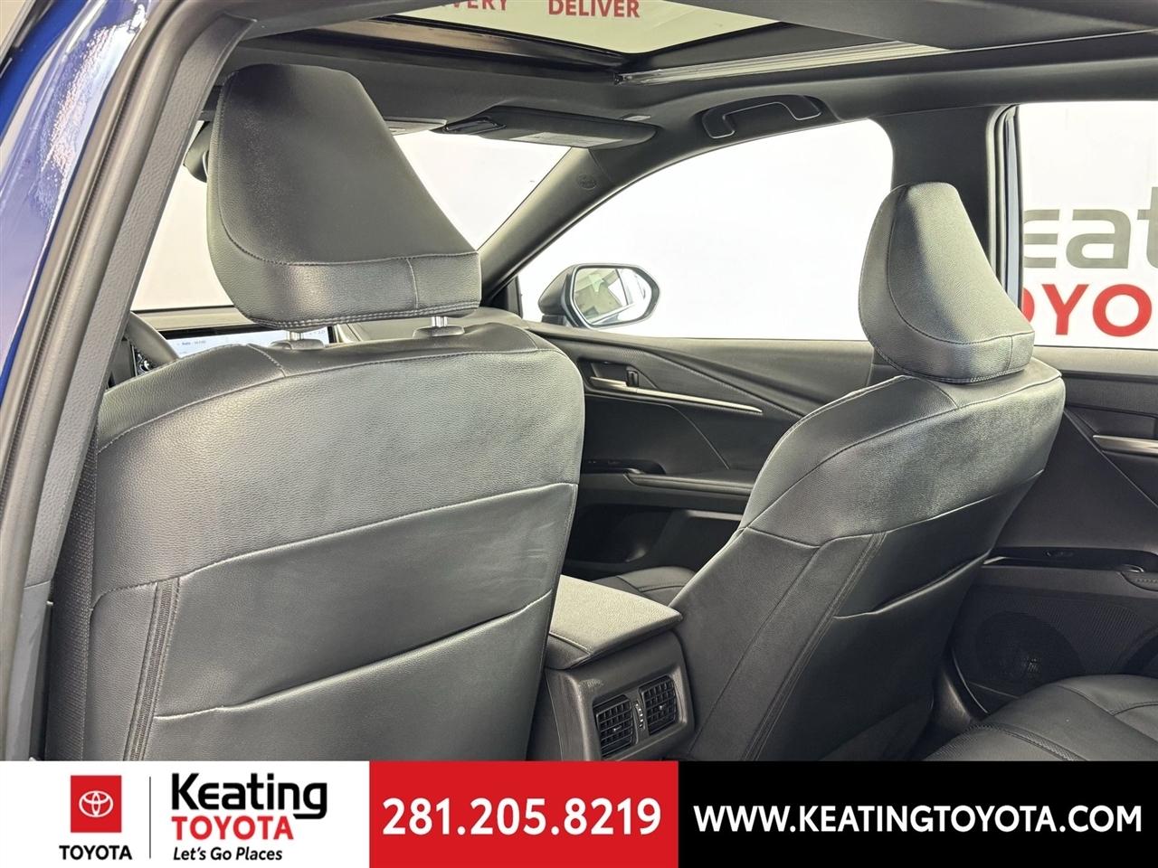 Toyota Camry Hybrid XLE 2026