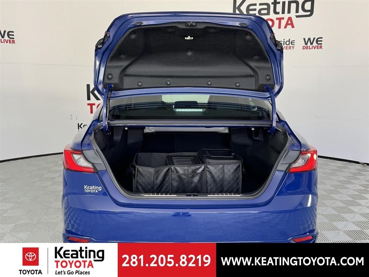 Toyota Camry Hybrid XLE 2026