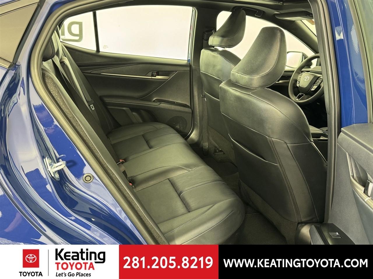 Toyota Camry Hybrid XLE 2026