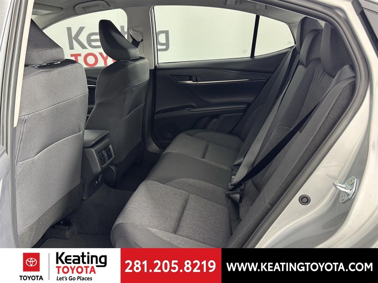 Toyota Camry Hybrid XLE 2026