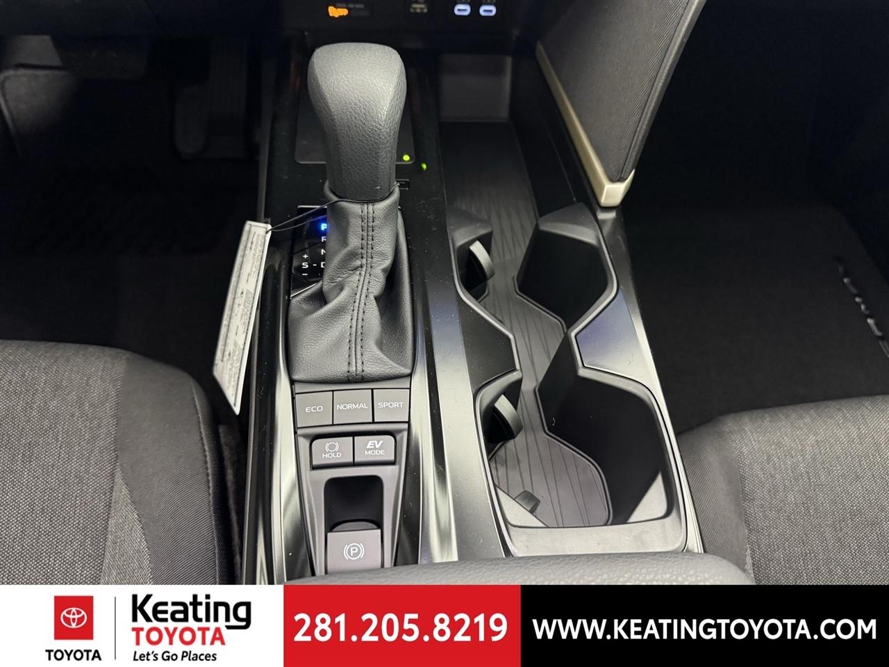 Toyota Camry Hybrid XLE 2026