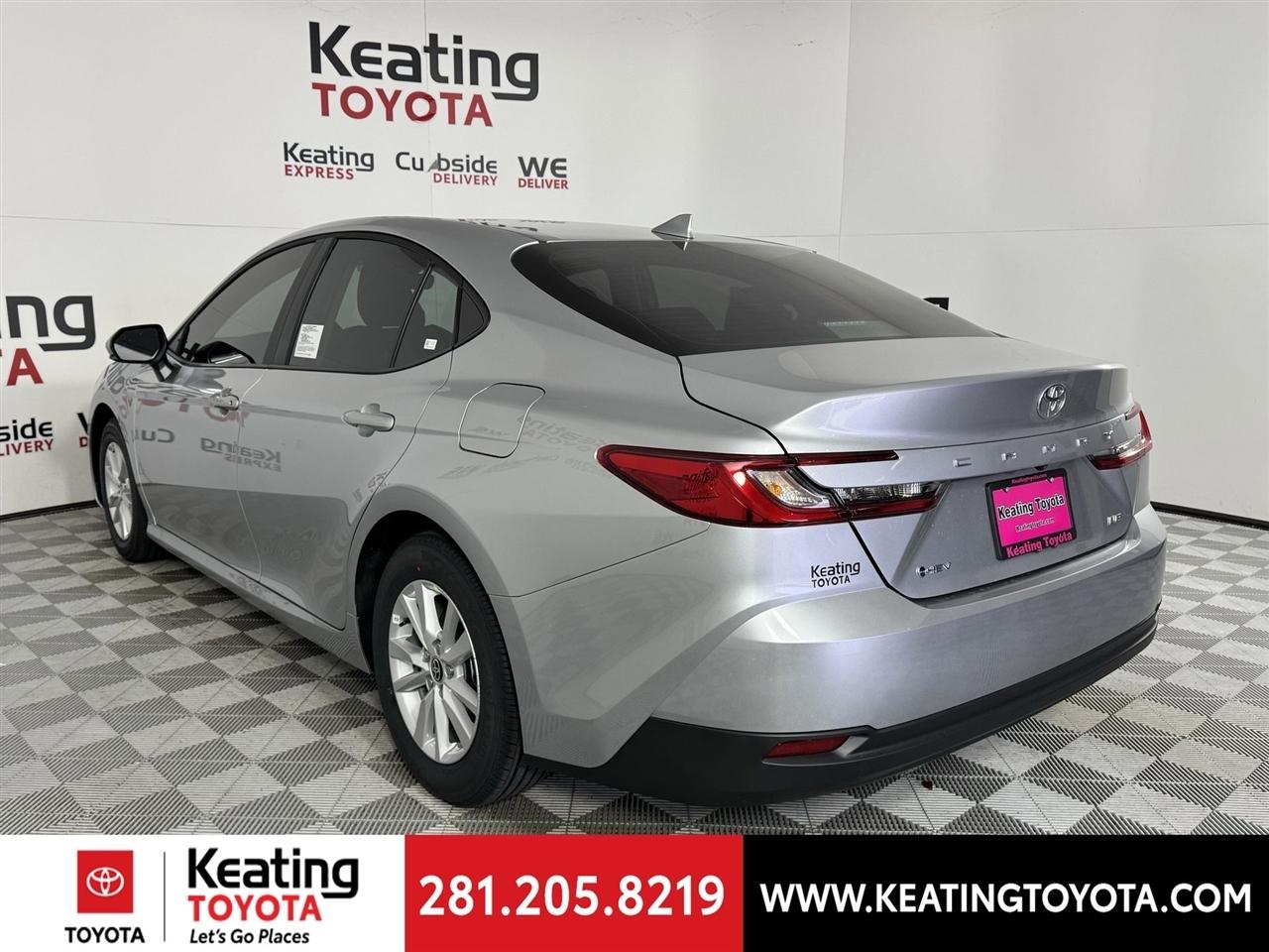 Toyota Camry Hybrid XLE 2026