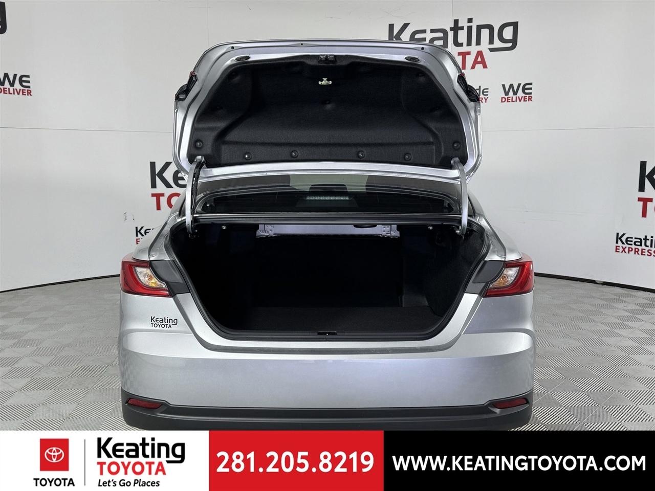 Toyota Camry Hybrid XLE 2026