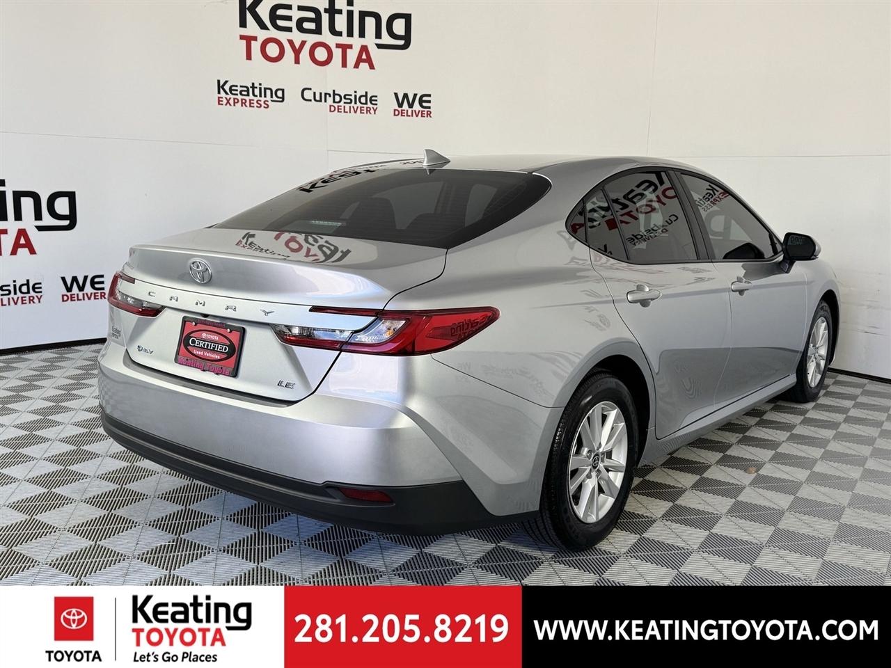 Toyota Camry Hybrid XLE 2026