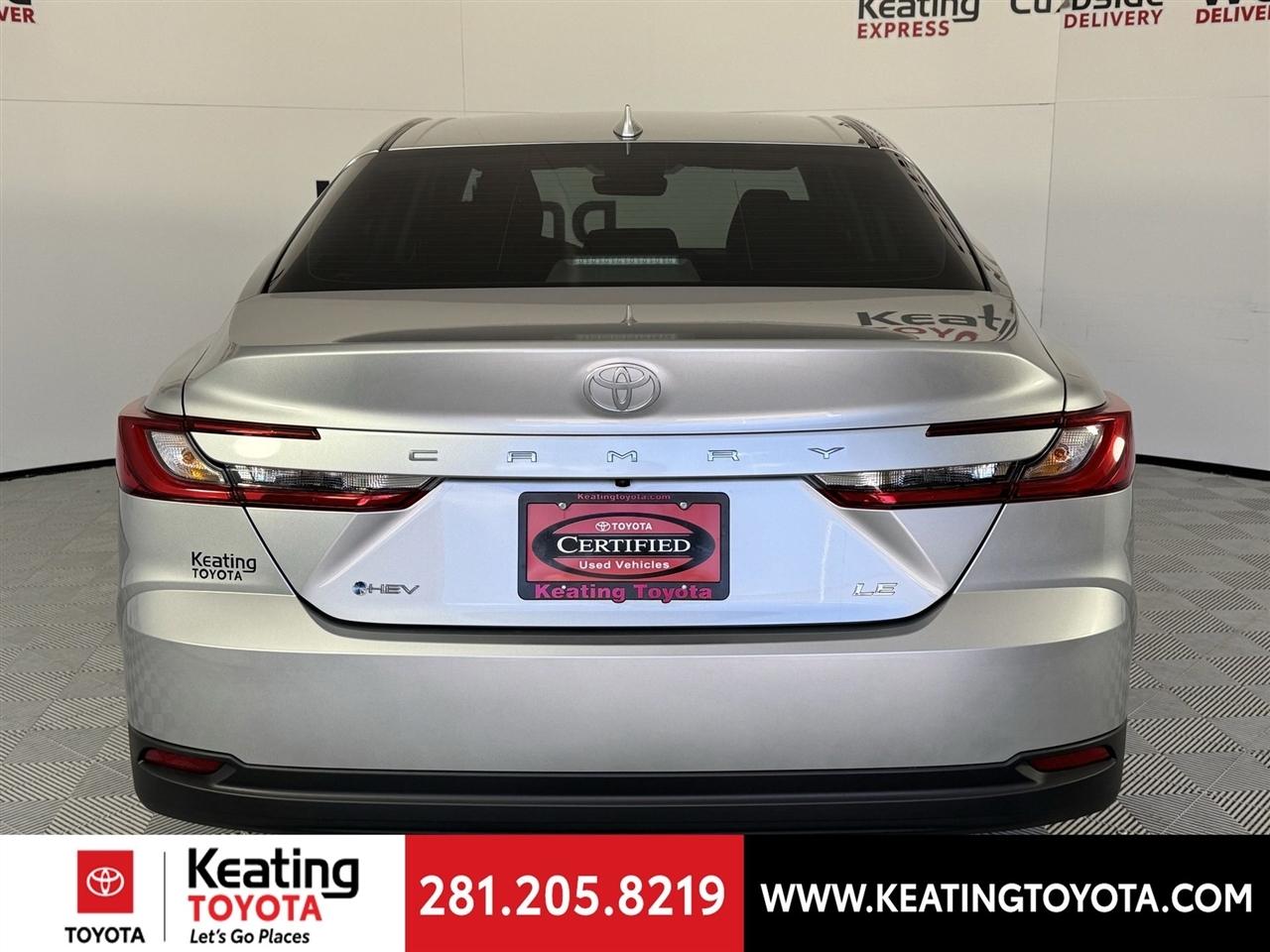 Toyota Camry Hybrid XLE 2026