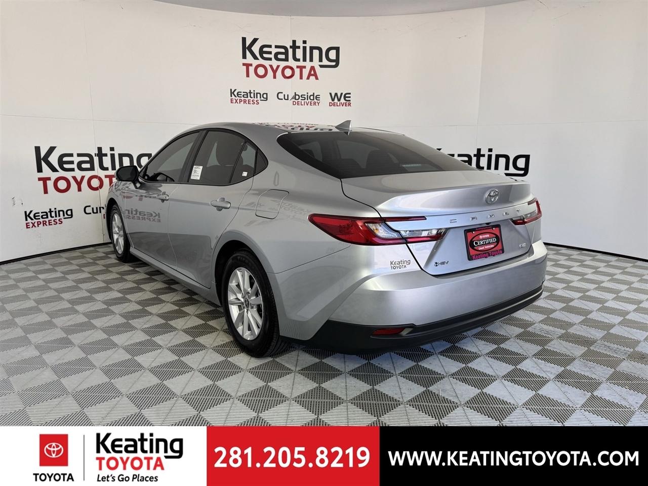 Toyota Camry Hybrid XLE 2026